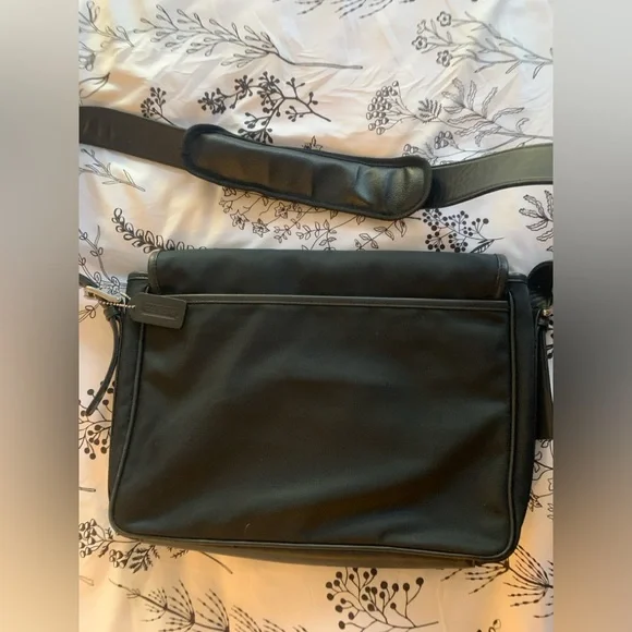 UNISEX Coach BLK leather trim messenger stylish and durable. Fast Shipping! - Picture 12 of 14